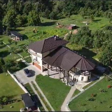 Apartament La Vila Curtea de Argeş Екстериор снимка