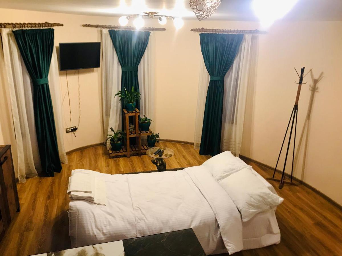 Apartament La Vila Curtea de Argeş Екстериор снимка