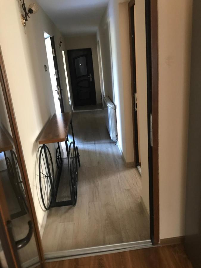 Apartament La Vila Curtea de Argeş Екстериор снимка