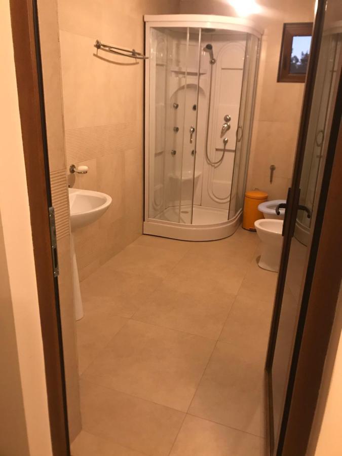 Apartament La Vila Curtea de Argeş Екстериор снимка