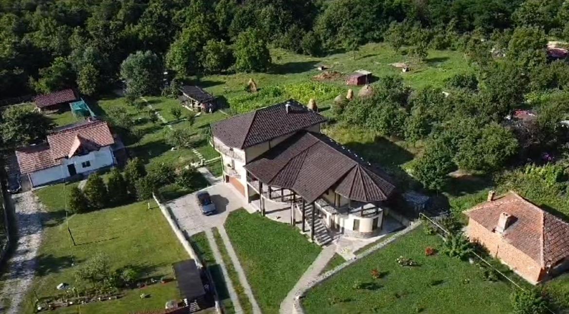 Apartament La Vila Curtea de Argeş Екстериор снимка